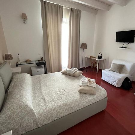 Yhomisus Bed and Breakfast Comiso Εξωτερικό φωτογραφία