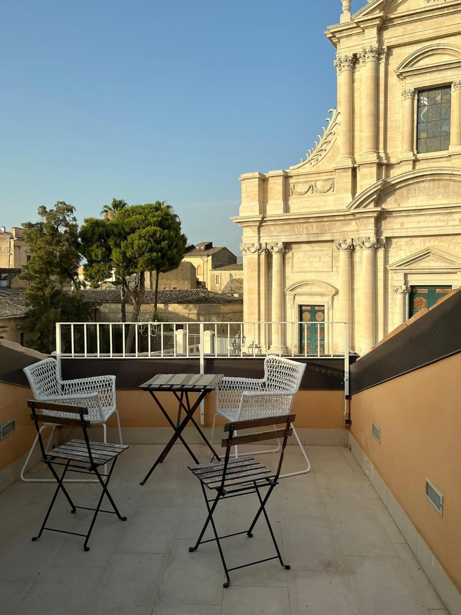 Yhomisus Bed and Breakfast Comiso Εξωτερικό φωτογραφία
